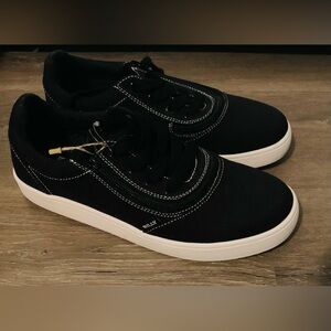 BILLY Low Top Sneakers